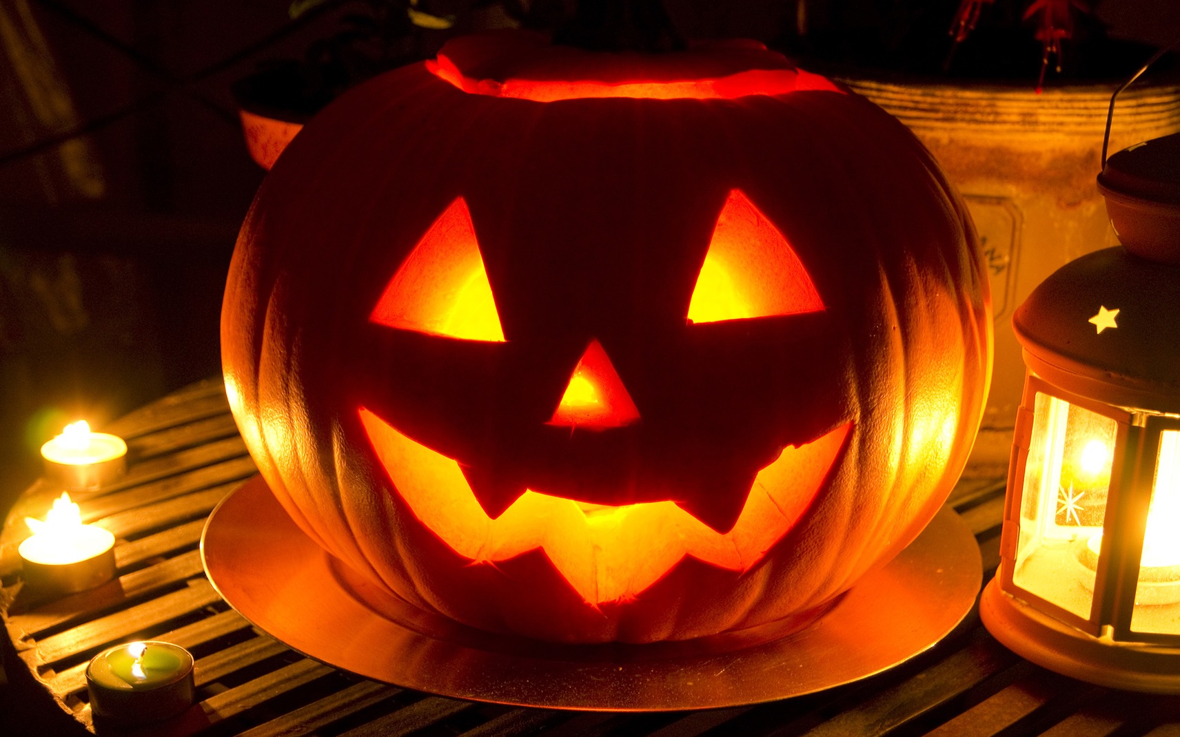 Orlando Pools Costume Ideas for Your Halloween Pool Party