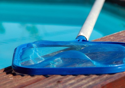 Daytona Beach Pool Maintenance: 7 Tips for Cleaning Hard-to-Reach Tile