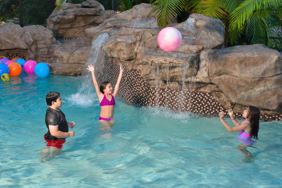 Daytona Pools: When Should Your Child Take Swimming Lessons?