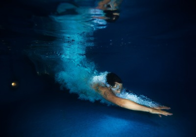 Our Best Tips for Nighttime Swimming